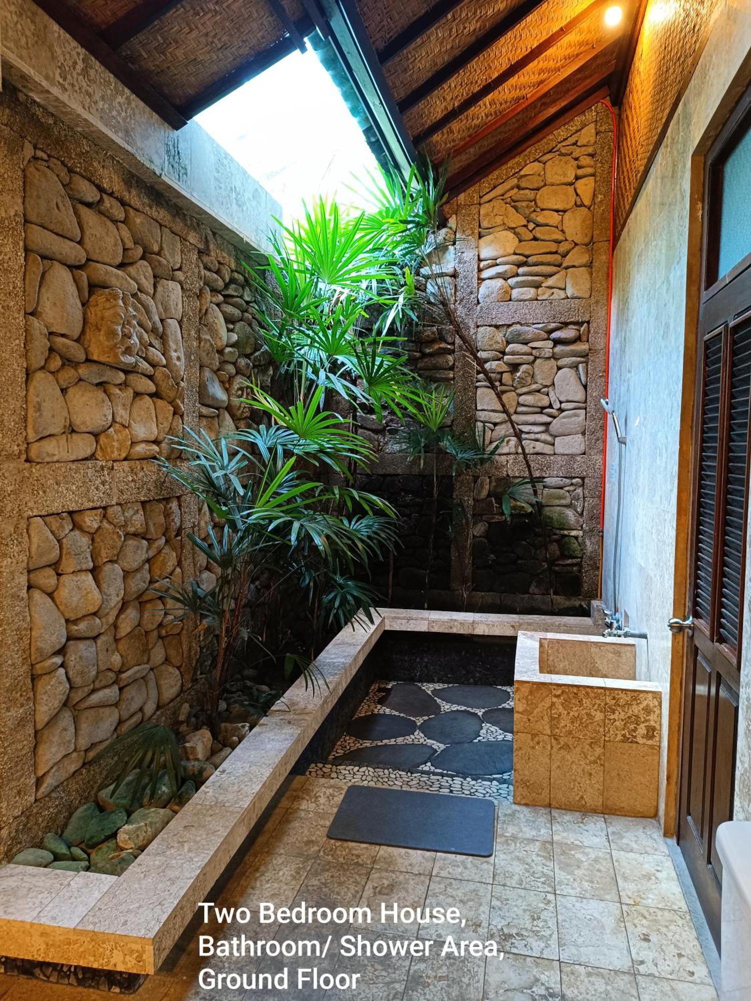 Guci Guesthouses Ubud  Bagian luar foto