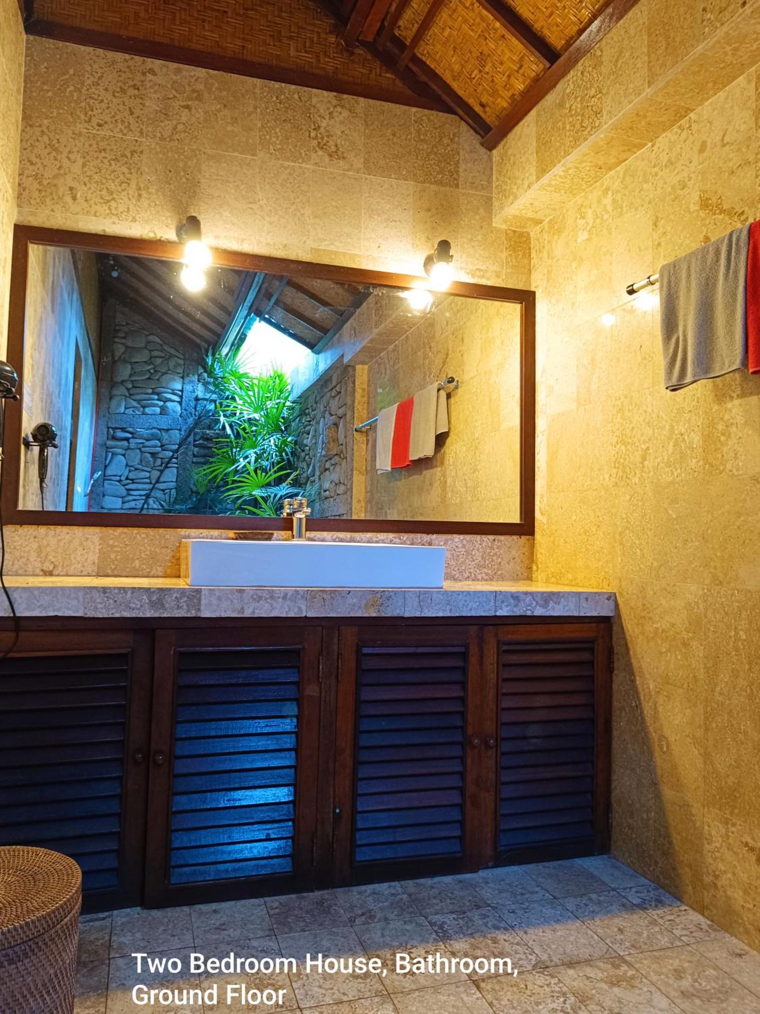 Guci Guesthouses Ubud  Bagian luar foto